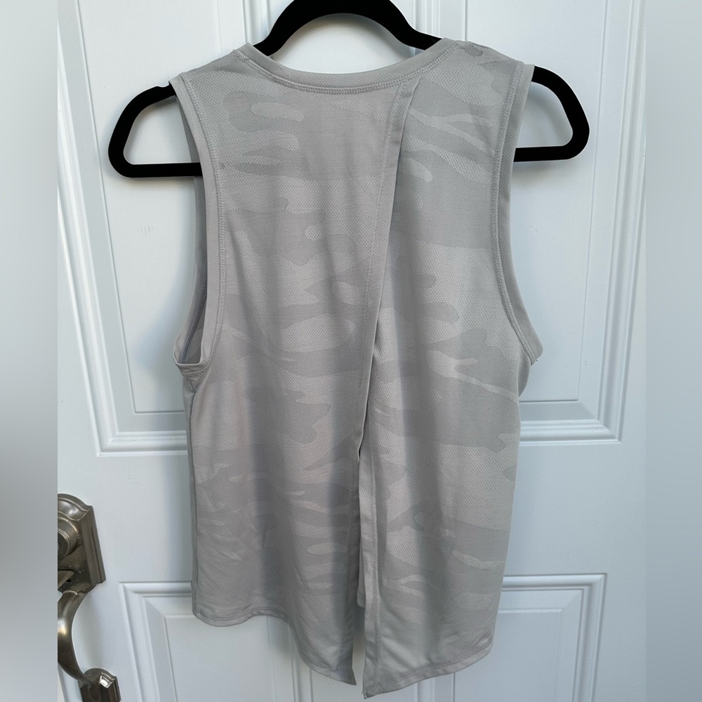 X by Gottex Tank Camo Gray Open Back Tie Small Activewear - Picture 2 of 4